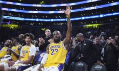 开云体育下载-关于黄蜂爆冷湖人，麦科勒姆三分雨点燃全场的信息