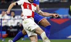 开云平台-欧国联对决精彩绝伦，球员风采十足