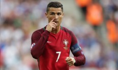 开云下载-冰与火之歌，从雷克雅未克到伯纳乌，足球世界的双重奏鸣