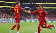 开云体育中国官网-巴萨鏖战拜仁，莱万三分雨点燃全场的简单介绍