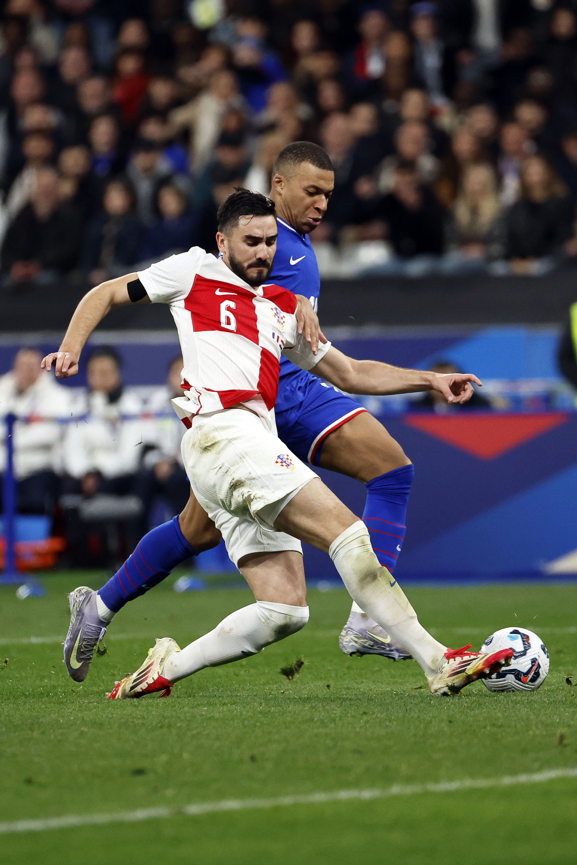 欧国联对决精彩绝伦,球员风采十足 欧国联对决精彩绝伦,球员风采十足