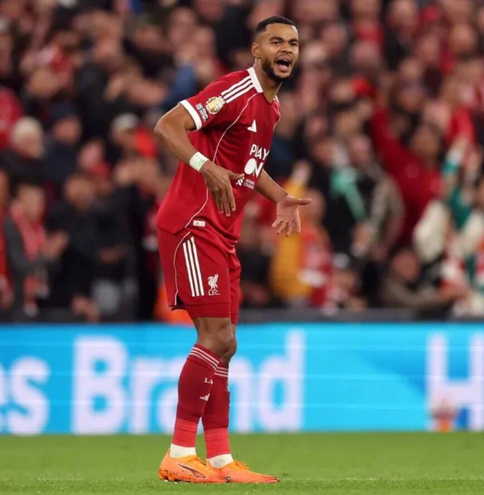 摩尼莫里亚尔为利物浦进球，继续领先英超联赛的简单介绍