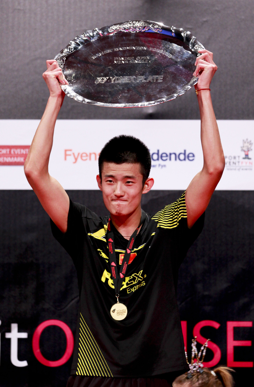 中国羽毛球队完胜丹麦羽毛球队，谌龙爆发神勇