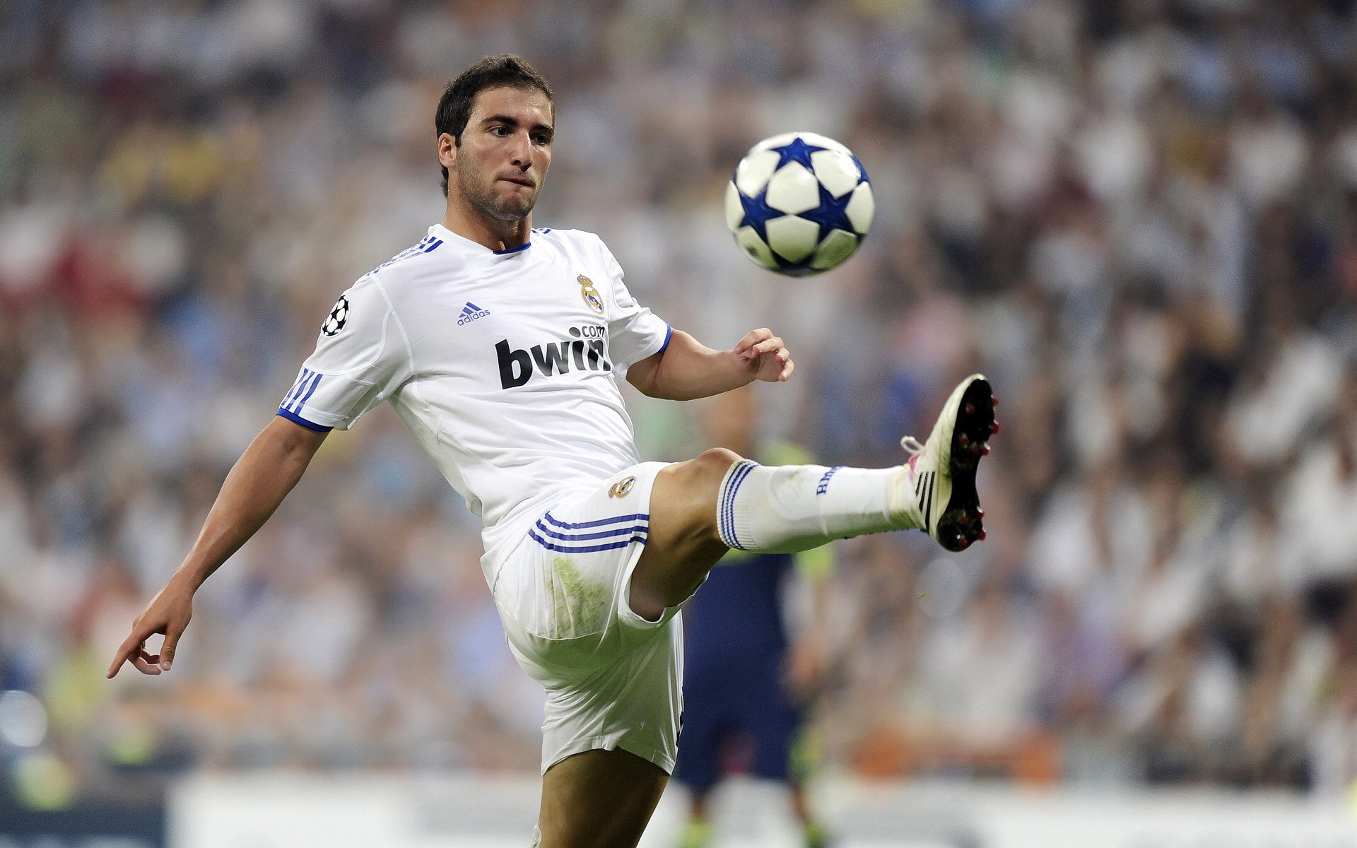 欧冠淘汰赛焦点战启示录，当国王冲垮掘金，唯一性如何铸就传奇