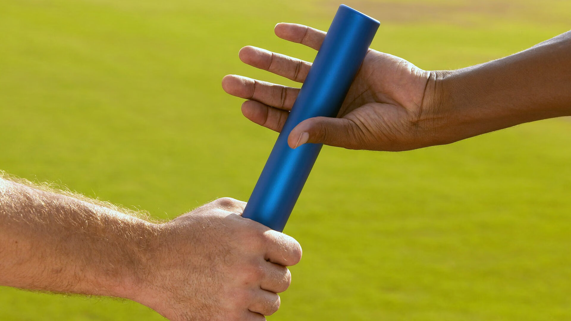 当南美风暴遭遇德式铁壁，迪巴拉英超封神夜背后的足球大陆志